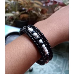 Bracelet femme noir et blanc en perles