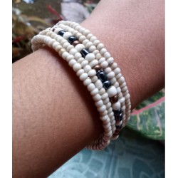 Bracelet femme fin en perles blanches crème